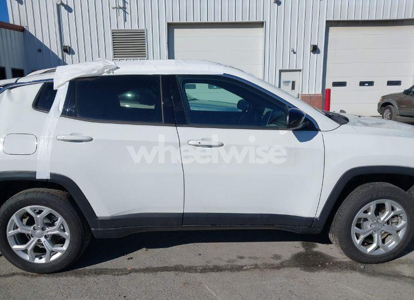 Photo 13 of 2024 Jeep Compass LATITUDE 4X4 (VIN 3C4NJDBN2RT100331)
