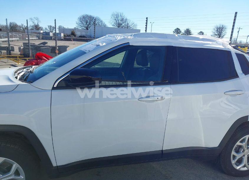 Photo 14 of 2024 Jeep Compass LATITUDE 4X4 (VIN 3C4NJDBN2RT100331)