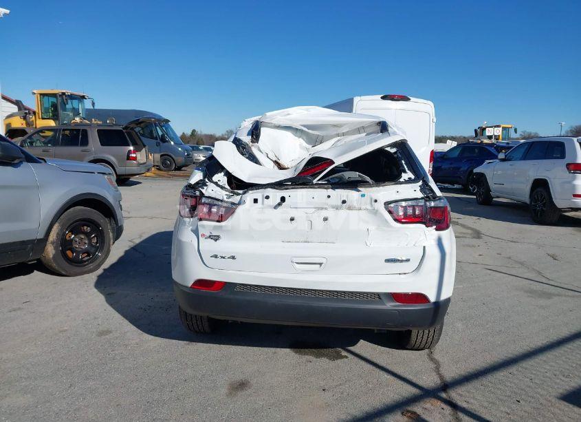 Photo 16 of 2024 Jeep Compass LATITUDE 4X4 (VIN 3C4NJDBN2RT100331)