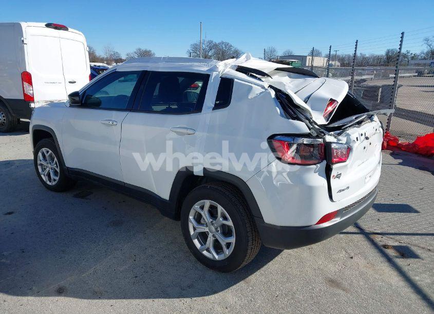 Photo 3 of 2024 Jeep Compass LATITUDE 4X4 (VIN 3C4NJDBN2RT100331)
