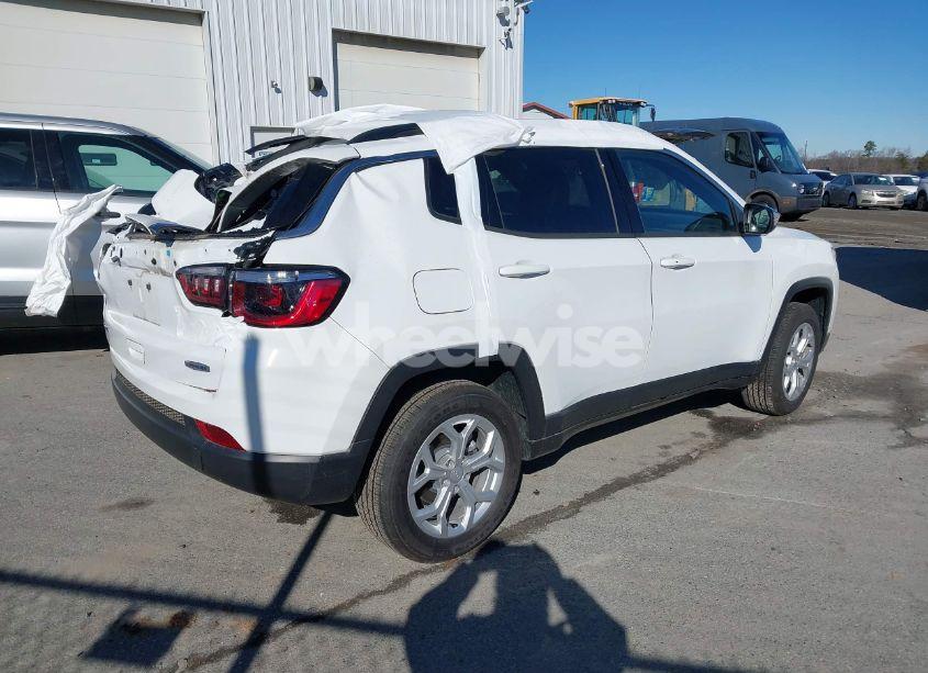 Photo 4 of 2024 Jeep Compass LATITUDE 4X4 (VIN 3C4NJDBN2RT100331)