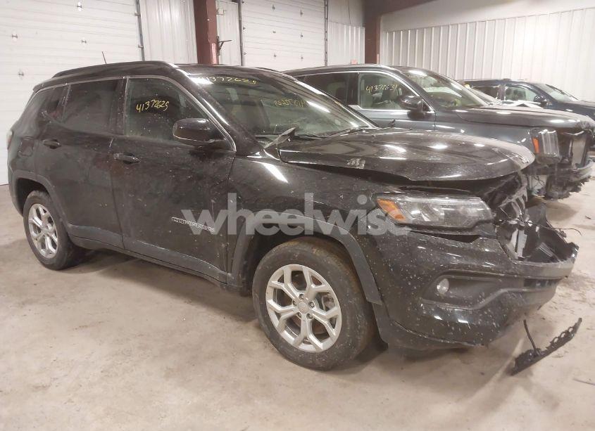 2024 Jeep Compass LATITUDE 4X4 (VIN 3C4NJDBN2RT110535) main photo