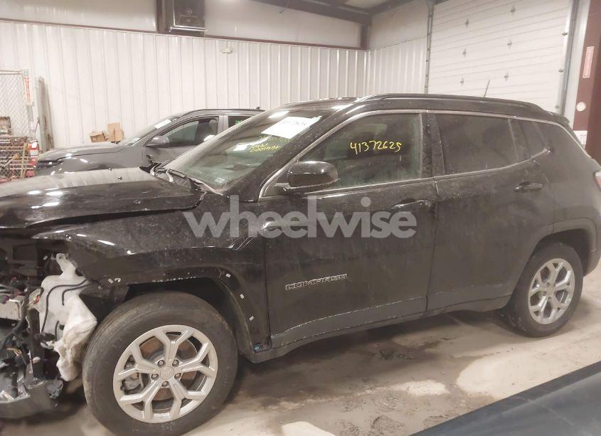 Photo 14 of 2024 Jeep Compass LATITUDE 4X4 (VIN 3C4NJDBN2RT110535)