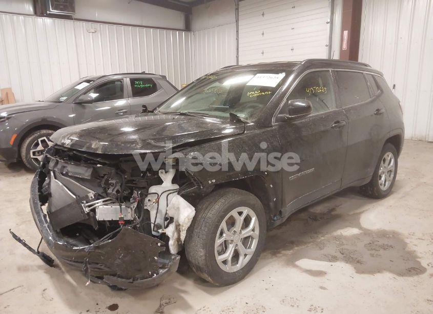 Photo 2 of 2024 Jeep Compass LATITUDE 4X4 (VIN 3C4NJDBN2RT110535)