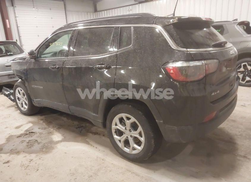 Photo 3 of 2024 Jeep Compass LATITUDE 4X4 (VIN 3C4NJDBN2RT110535)