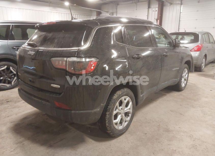Photo 4 of 2024 Jeep Compass LATITUDE 4X4 (VIN 3C4NJDBN2RT110535)