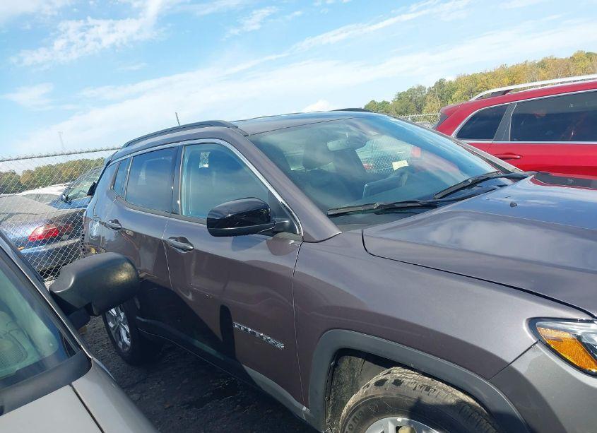 Photo 13 of 2024 Jeep Compass LATITUDE 4X4 (VIN 3C4NJDBN2RT130848)