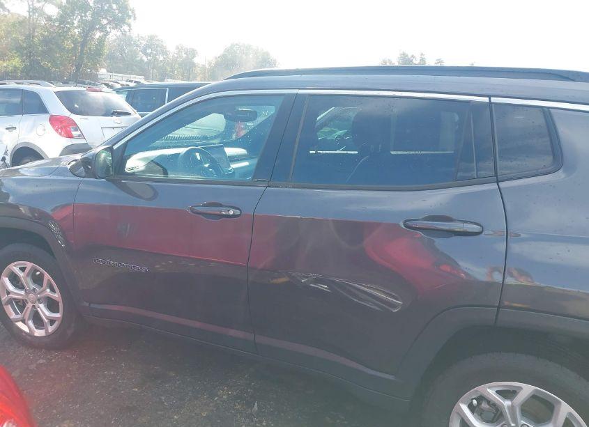 Photo 14 of 2024 Jeep Compass LATITUDE 4X4 (VIN 3C4NJDBN2RT130848)