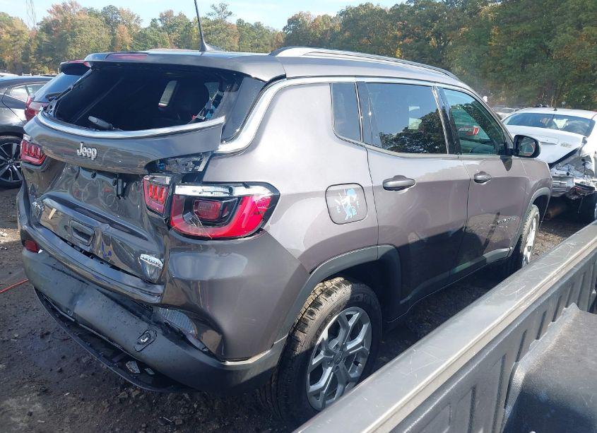 Photo 4 of 2024 Jeep Compass LATITUDE 4X4 (VIN 3C4NJDBN2RT130848)