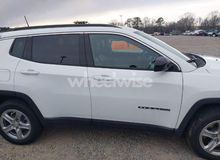 Photo 12 of 2024 Jeep Compass LATITUDE 4X4 (VIN 3C4NJDBN2RT604474)