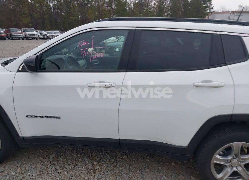 Photo 13 of 2024 Jeep Compass LATITUDE 4X4 (VIN 3C4NJDBN2RT604474)