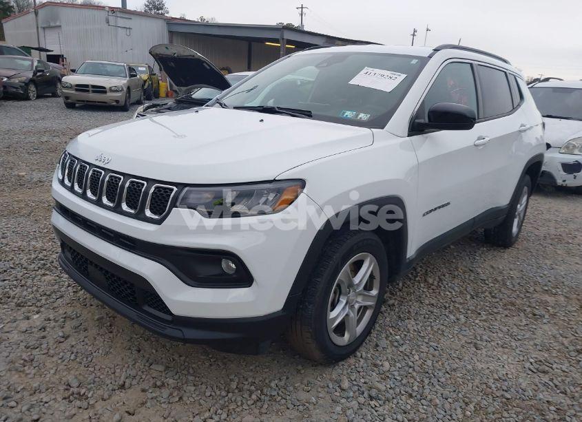 Photo 2 of 2024 Jeep Compass LATITUDE 4X4 (VIN 3C4NJDBN2RT604474)