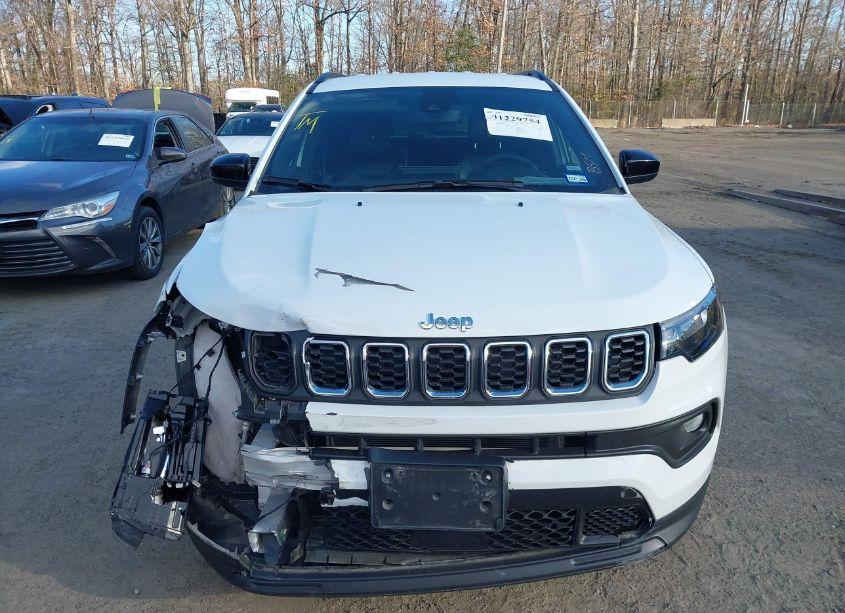 Photo 12 of 2024 Jeep Compass LATITUDE 4X4 (VIN 3C4NJDBN3RT132995)