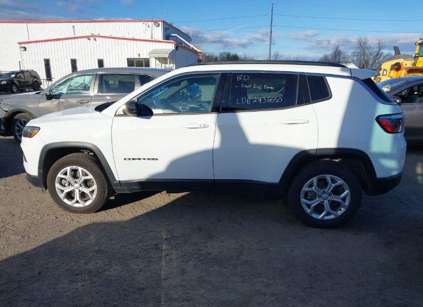 Photo 14 of 2024 Jeep Compass LATITUDE 4X4 (VIN 3C4NJDBN3RT132995)