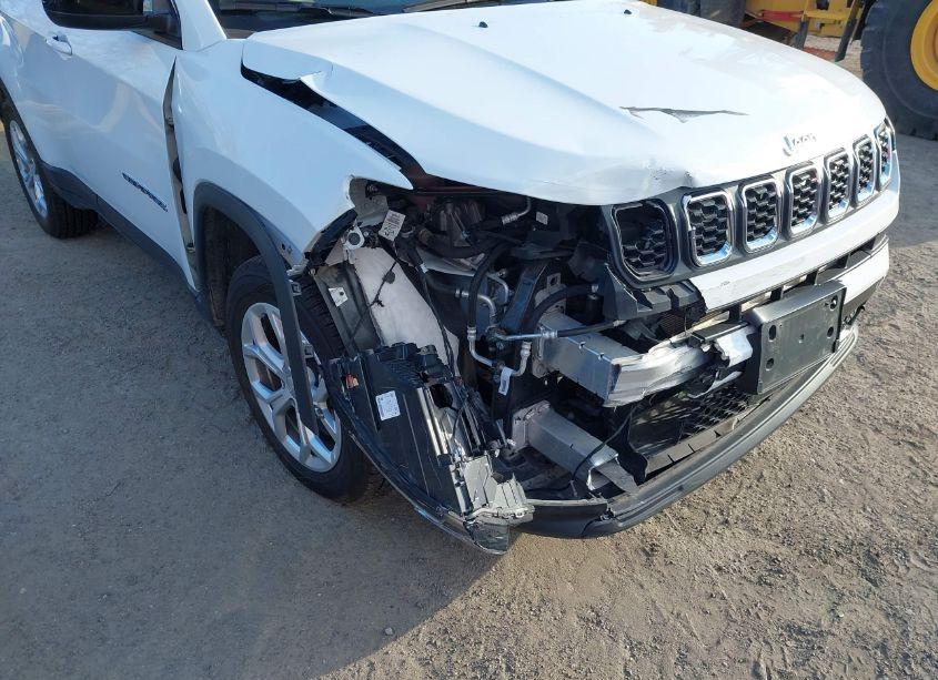 Photo 6 of 2024 Jeep Compass LATITUDE 4X4 (VIN 3C4NJDBN3RT132995)