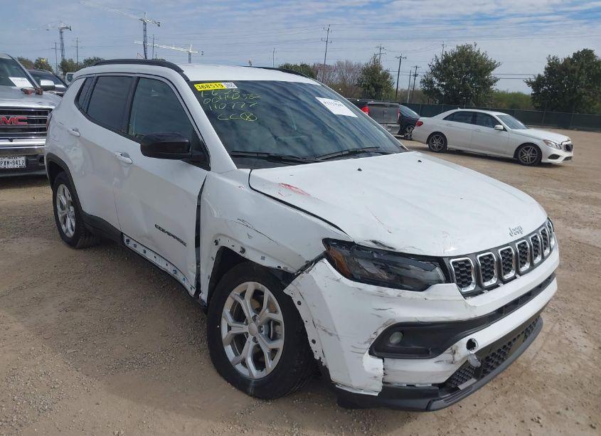 2024 Jeep Compass LATITUDE 4X4 (VIN 3C4NJDBN4RT110777) main photo