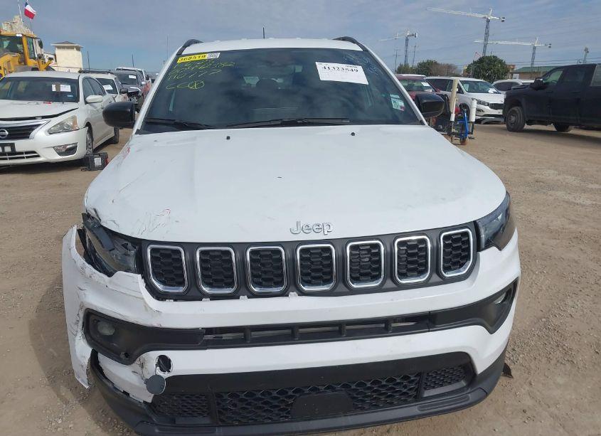 Photo 12 of 2024 Jeep Compass LATITUDE 4X4 (VIN 3C4NJDBN4RT110777)