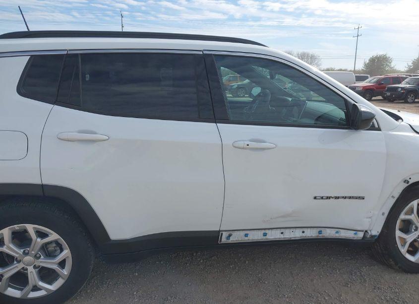 Photo 13 of 2024 Jeep Compass LATITUDE 4X4 (VIN 3C4NJDBN4RT110777)