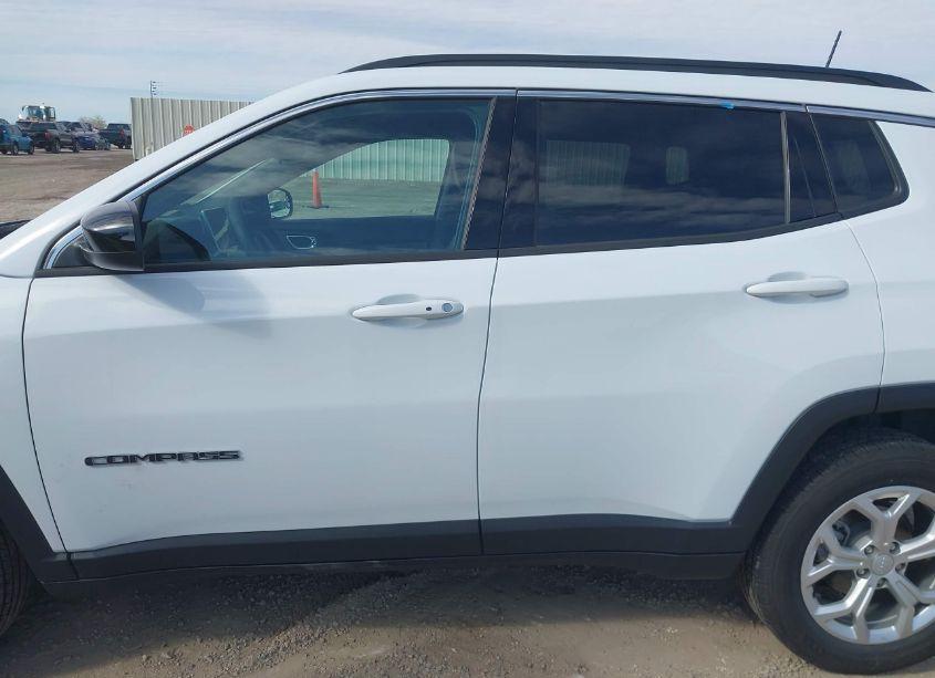 Photo 14 of 2024 Jeep Compass LATITUDE 4X4 (VIN 3C4NJDBN4RT110777)