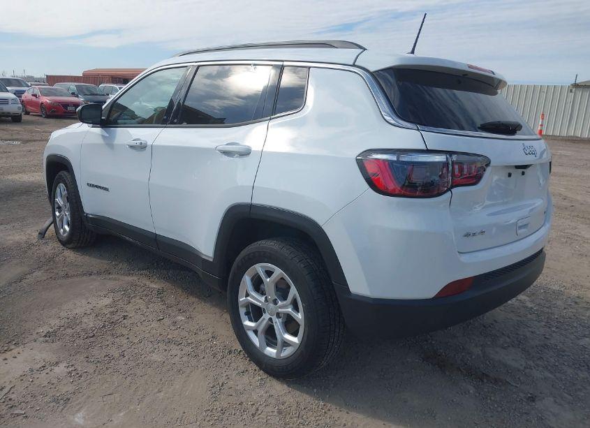 Photo 3 of 2024 Jeep Compass LATITUDE 4X4 (VIN 3C4NJDBN4RT110777)