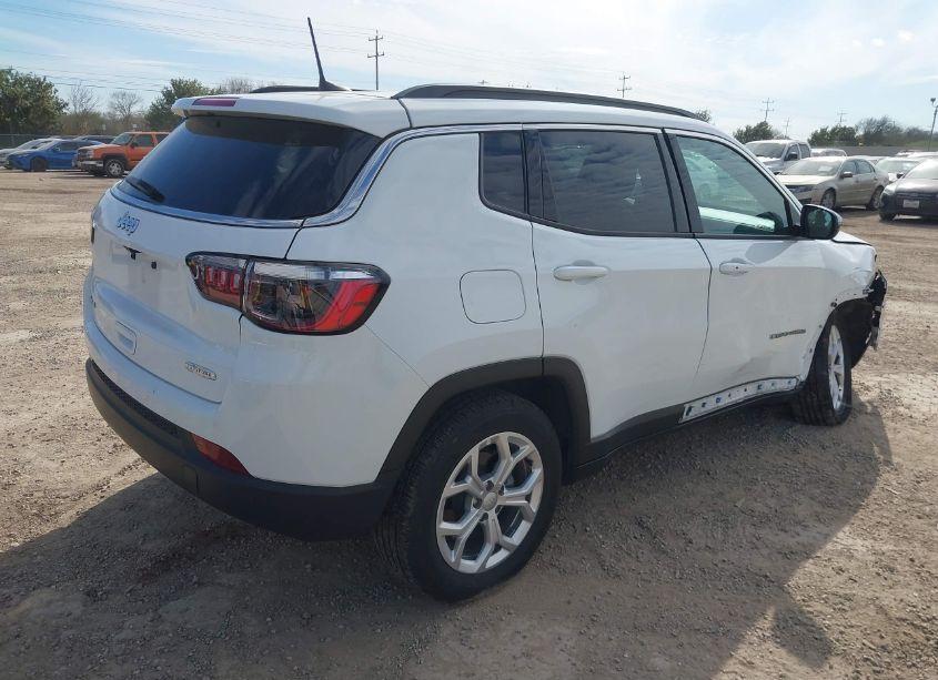 Photo 4 of 2024 Jeep Compass LATITUDE 4X4 (VIN 3C4NJDBN4RT110777)