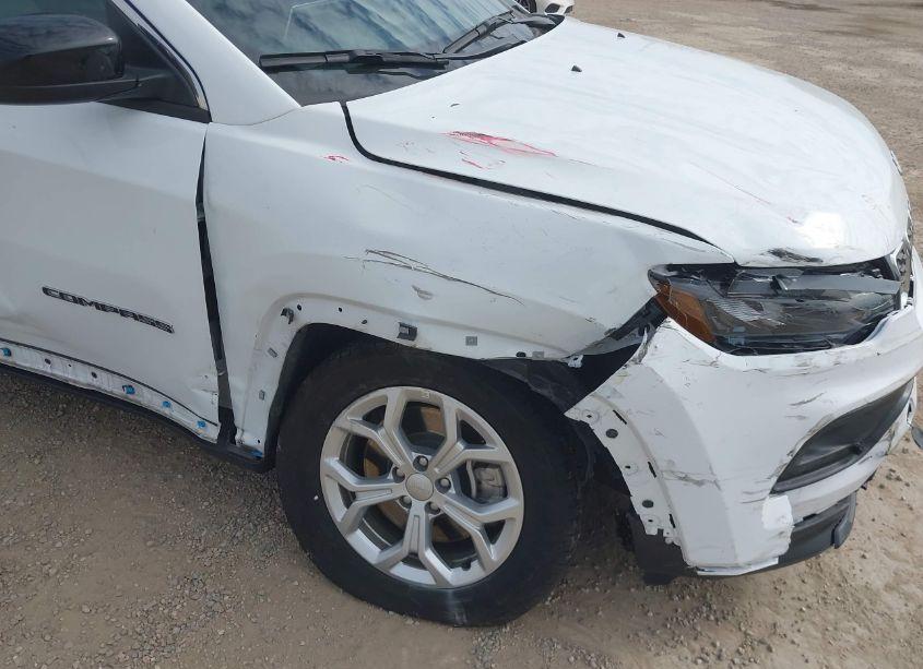 Photo 6 of 2024 Jeep Compass LATITUDE 4X4 (VIN 3C4NJDBN4RT110777)