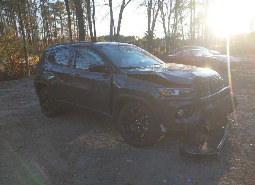 2024 Jeep Compass LATITUDE 4X4 (VIN 3C4NJDBN4RT132178) main photo