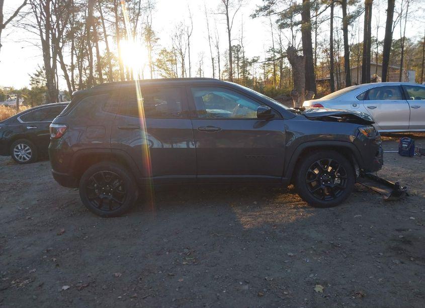 Photo 13 of 2024 Jeep Compass LATITUDE 4X4 (VIN 3C4NJDBN4RT132178)