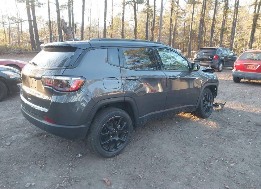 Photo 4 of 2024 Jeep Compass LATITUDE 4X4 (VIN 3C4NJDBN4RT132178)