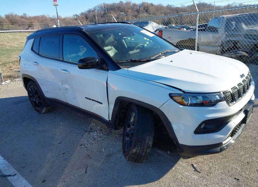 2024 Jeep Compass LATITUDE 4X4 (VIN 3C4NJDBN4RT602354) main photo