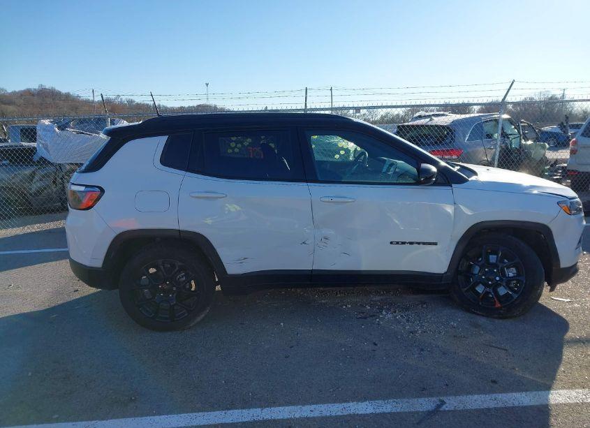 Photo 13 of 2024 Jeep Compass LATITUDE 4X4 (VIN 3C4NJDBN4RT602354)