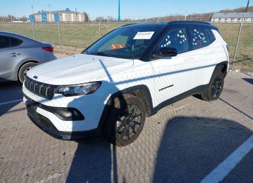 Photo 2 of 2024 Jeep Compass LATITUDE 4X4 (VIN 3C4NJDBN4RT602354)
