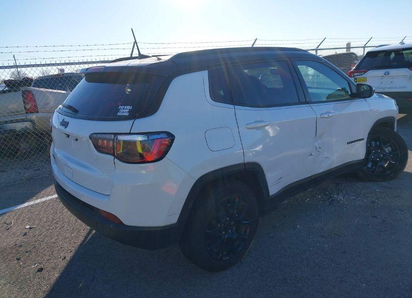 Photo 4 of 2024 Jeep Compass LATITUDE 4X4 (VIN 3C4NJDBN4RT602354)