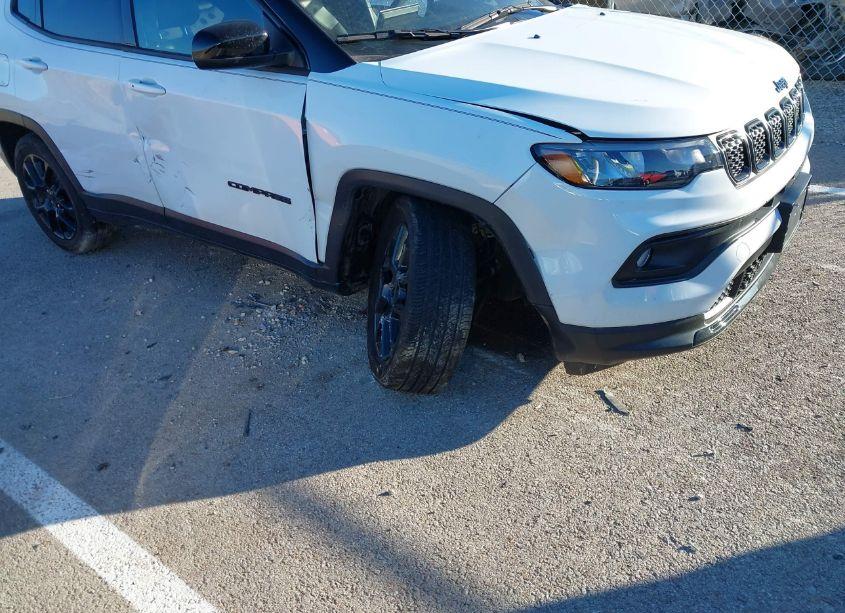 Photo 6 of 2024 Jeep Compass LATITUDE 4X4 (VIN 3C4NJDBN4RT602354)