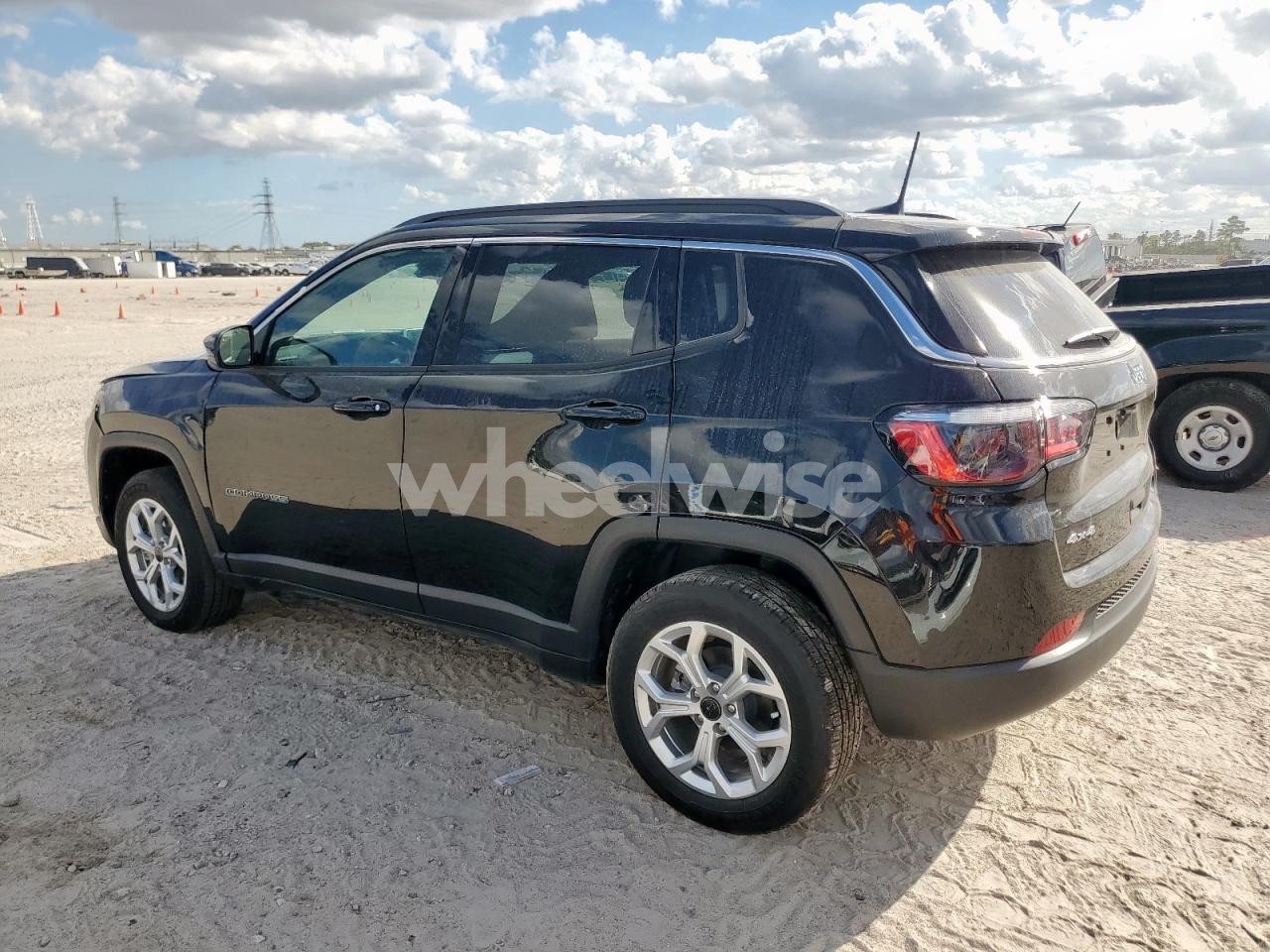 Photo 2 of 2025 JEEP COMPASS LATITUDE N/A (VIN 3C4NJDBN4ST535499)