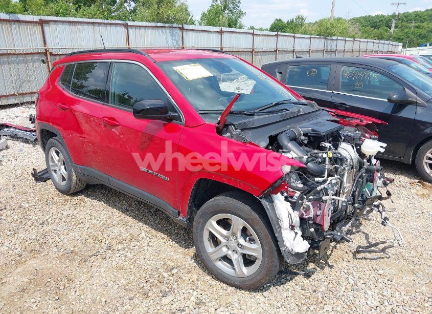 2024 Jeep Compass LATITUDE 4X4 (VIN 3C4NJDBN5RT579943) main photo