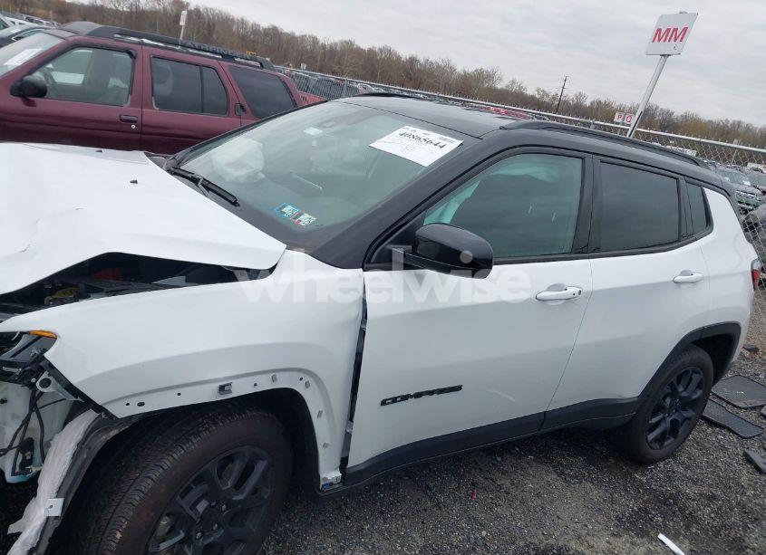 Photo 14 of 2024 Jeep Compass LATITUDE 4X4 (VIN 3C4NJDBN5RT591896)