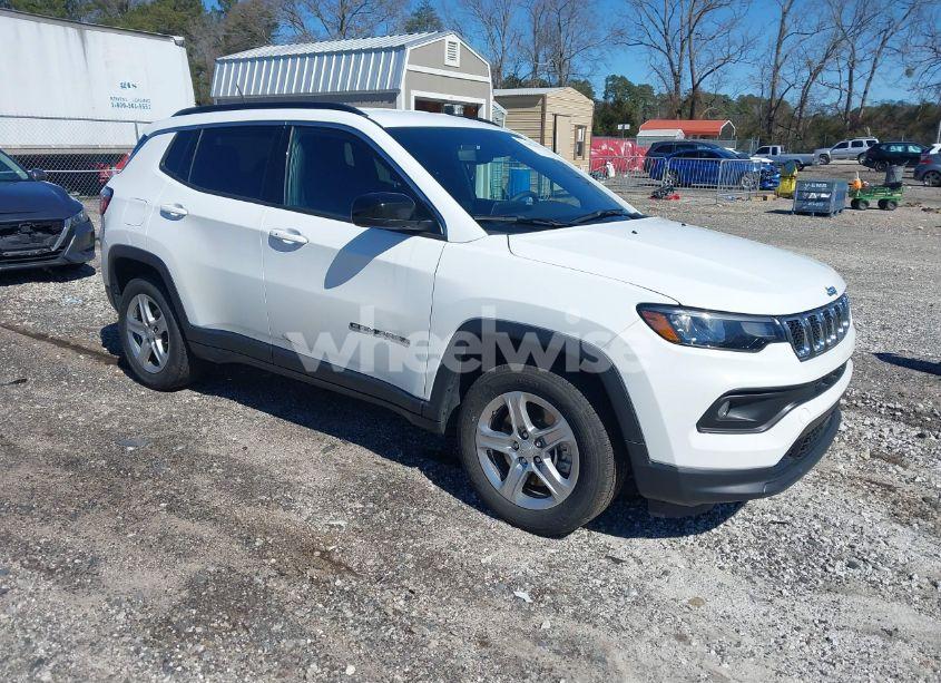 2024 Jeep Compass LATITUDE 4X4 (VIN 3C4NJDBN5RT604940) main photo