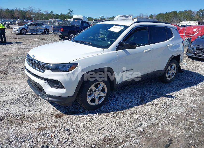 Photo 2 of 2024 Jeep Compass LATITUDE 4X4 (VIN 3C4NJDBN5RT604940)