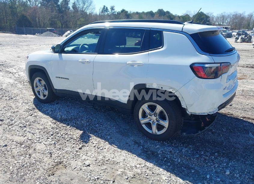 Photo 3 of 2024 Jeep Compass LATITUDE 4X4 (VIN 3C4NJDBN5RT604940)