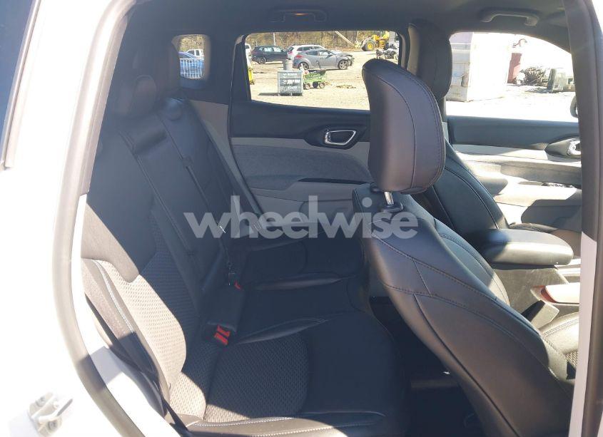 Photo 8 of 2024 Jeep Compass LATITUDE 4X4 (VIN 3C4NJDBN5RT604940)