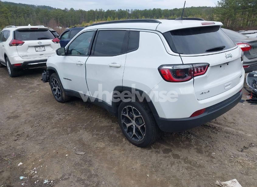 Photo 3 of 2024 Jeep Compass LATITUDE 4X4 (VIN 3C4NJDBN5RT605179)