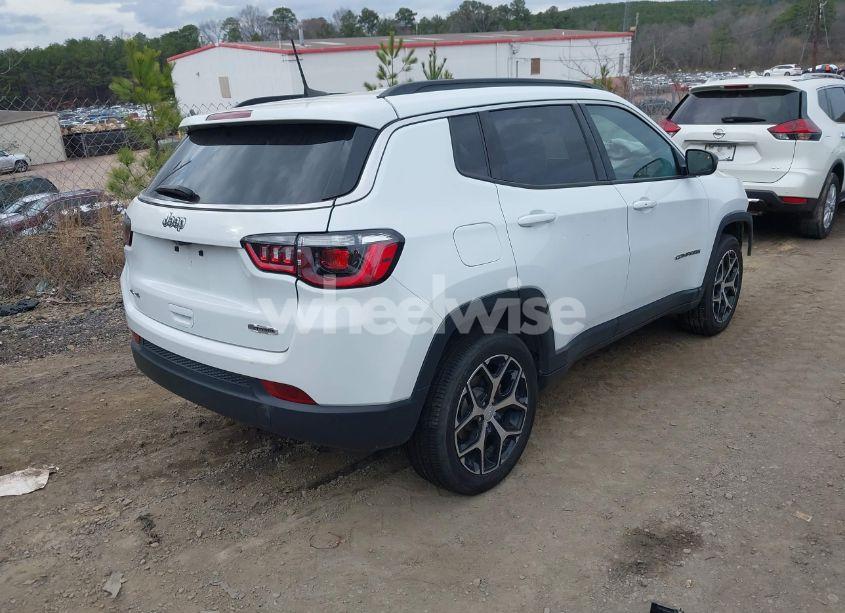 Photo 4 of 2024 Jeep Compass LATITUDE 4X4 (VIN 3C4NJDBN5RT605179)