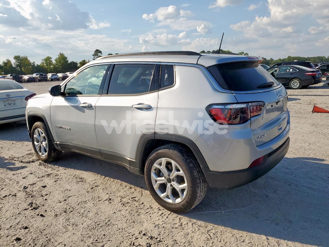 Photo 2 of 2025 JEEP COMPASS LATITUDE (VIN 3C4NJDBN5ST527637)