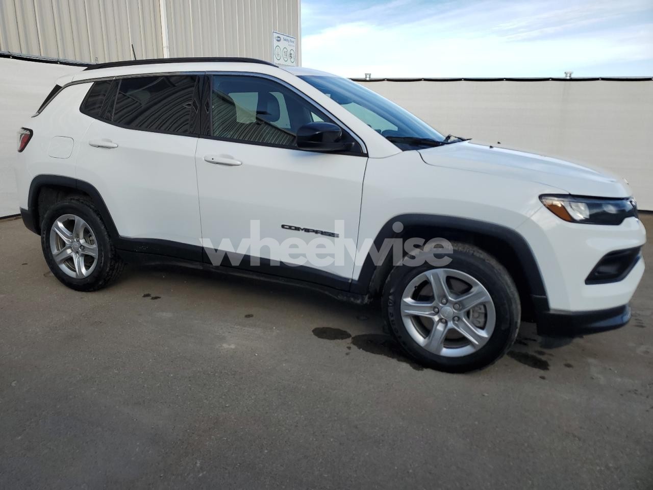 Photo 4 of 2023 JEEP COMPASS LATITUDE N/A (VIN 3C4NJDBN6PT511938)