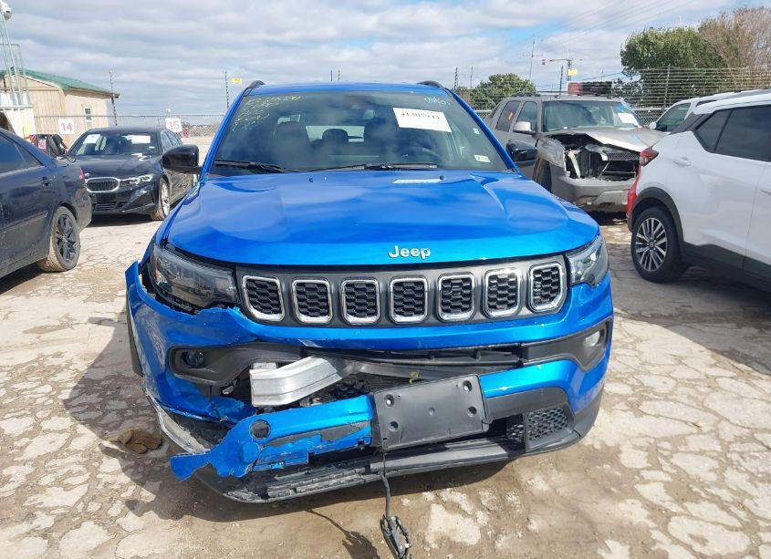Photo 12 of 2024 Jeep Compass LATITUDE 4X4 (VIN 3C4NJDBN6RT111557)