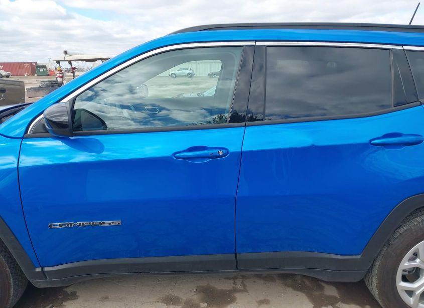 Photo 14 of 2024 Jeep Compass LATITUDE 4X4 (VIN 3C4NJDBN6RT111557)