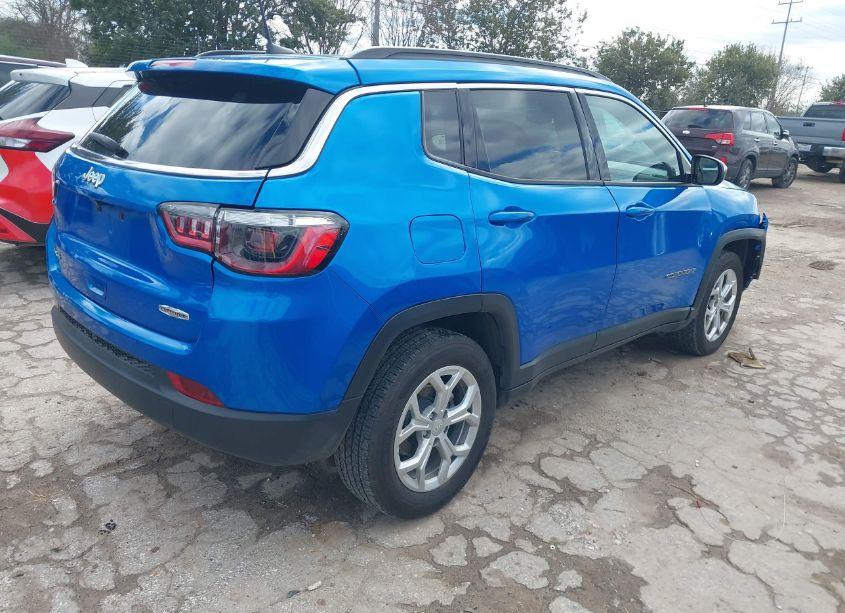 Photo 4 of 2024 Jeep Compass LATITUDE 4X4 (VIN 3C4NJDBN6RT111557)