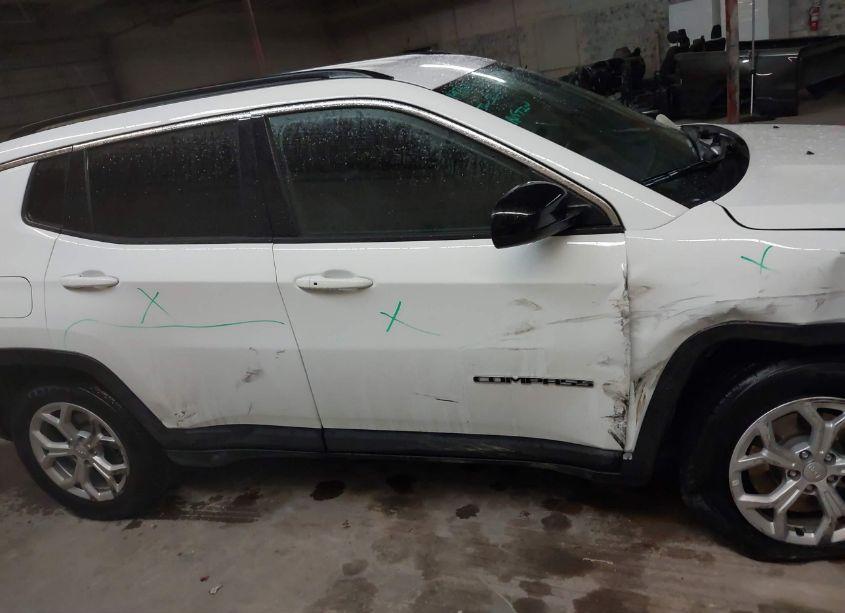 Photo 13 of 2024 Jeep Compass LATITUDE 4X4 (VIN 3C4NJDBN6RT117732)