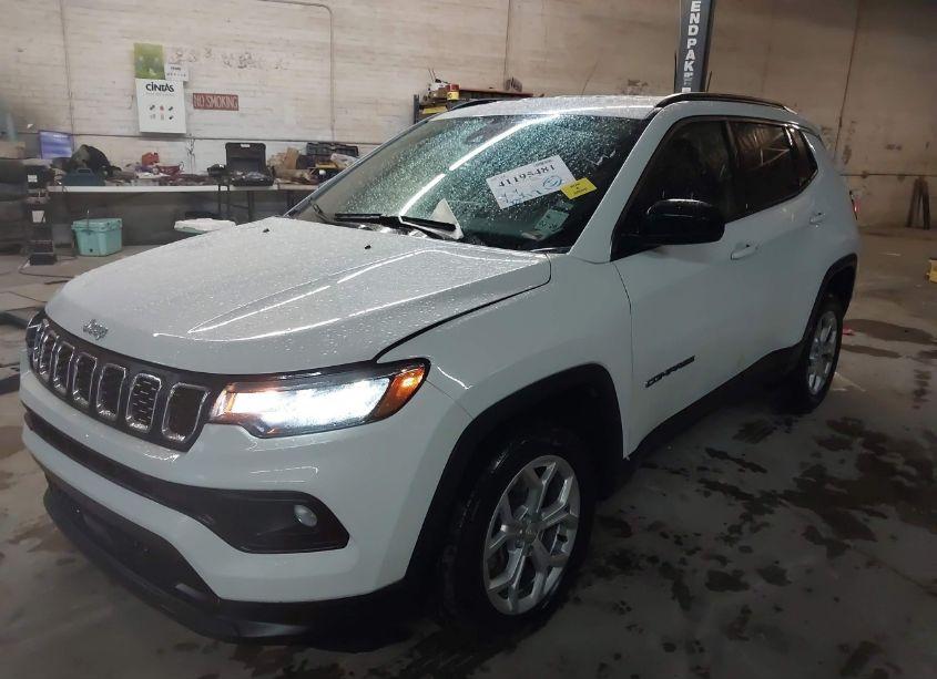Photo 2 of 2024 Jeep Compass LATITUDE 4X4 (VIN 3C4NJDBN6RT117732)